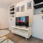 Fulham Serviced Apartment, Sleeps 6 Wifi Parking