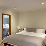 London Luxe Apartment - Central Location