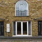 London Luxe Apartment - Central Location