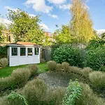 5-Bed Family Retreat In Chiswick