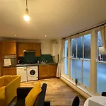 1 Bedroom Apartment Near Clapham North And Clapham High Street Station