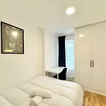 2-Bedroom Flat Near Euston Station, Central London