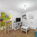 This Flat Offers Superb Transport Connections