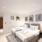 Deluxe Two Bed Apartment With River & City View