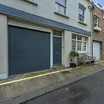 Huge 200Sqm Luxury 3-Bedroom Mews Villa