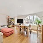 Elegant Modern Cozy 3Bd Apt 1Gb Wifi - Luxurylondonstays