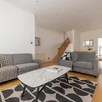 Fulham Spacious & Luxe House With Parking & Garden