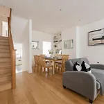 Fulham Spacious & Luxe House With Parking & Garden