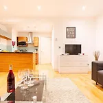 Bright & Modern One Bedroom Flat In Farringdon