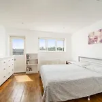 Bright Spacious 2 Bedroom Flat In Zone One