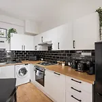 Modern Elegance In Paddington