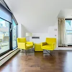 Modern Serviced Apartments 2 Minutes From Monument Tube Station