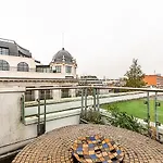 Luxury And Modern Bayswater Apartment