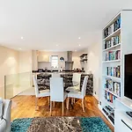 Luxury And Modern Bayswater Apartment