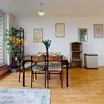 Cozy Hackney Apartment