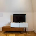 Modern And Stylish Apartment In West Kensington