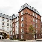 Modern And Stylish Apartment In West Kensington