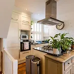 Historic 18Th Century Terrace House