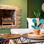Chiswick Gem Stylish 1-Bed Flat For Modern Living