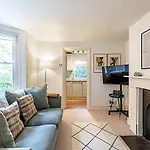 Cosy Flat In Battersea Park