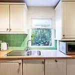 Cosy Flat In Battersea Park
