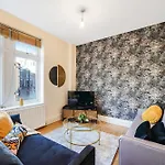 Boutique Central Hackney Abode - Balcony - Sleeps 6