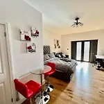 Luxury Studio Apartment In London - Walthamstow Village - E17