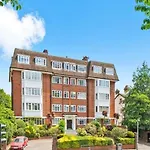 Stylish 1 Bedroom Flat Close To Fabulous Transport Links