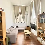 Bright And Spacious Victorian Conversion Apartment