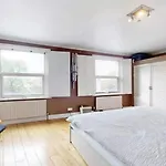 Bright 4 Bed London Living
