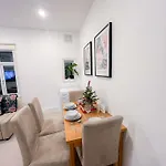 Lovely 3 Bedroom Maisonette With Private Roof Terrace In Hammersmith