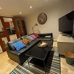 Clifton - Luxury 1 Bed Flat - 1 Min Walk To Tube