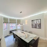 Grandeur 4-Bedroom Apartment In Baker St Near Regent\'S Park