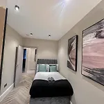 Grandeur 4-Bedroom Apartment In Baker St Near Regent\'S Park