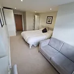 Double Room And Private Bathroom In Shared Property