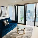 Canary Wharf Apartment - Skyline Views- Central Location