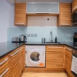 Modern Flat In Central Farringdon For Work Or Leisure