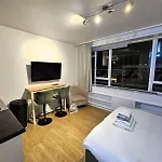 Modern Studio Flat. Central London. Zone 1.