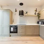 Luxurious & Modern London Apartment In Honor Oak