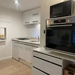 2 Bed Overlooking The Marina, Tower Bridge!