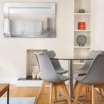 Marylebone Residence With Spacious Kitchen And Living Area