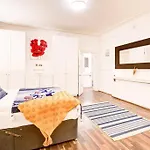 Beautiful Family Villa Near Oxford Street