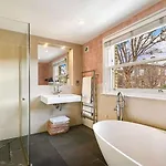 Spacious And Bright 4 Bedroom Flat