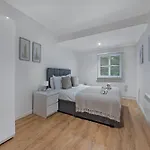 2 Bed Piccadilly Apartment 4
