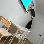 4 Person Room 3Min From South Wimbeldon Tube Station Room2