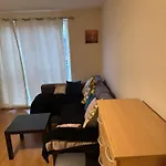 1- Bed Flat With Easy Access To Bow Station