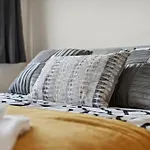Vichy - Edgware Way 2 Bed Modern Apartment