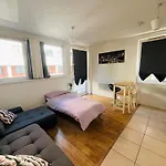 London Modern Flat Near Transports