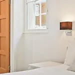 Heavenly Stays, Chelsea, Cozy 1Bd Garden-View Nest