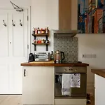 Tranquil City Retreat Loft ~ Close To Victoria!